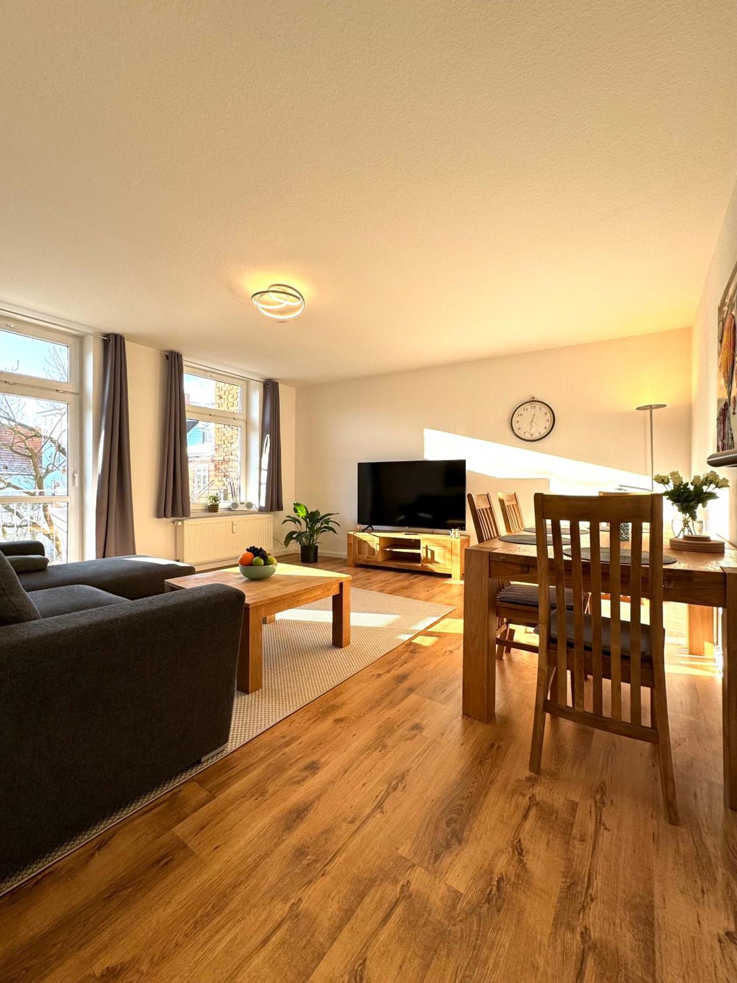 Schicke Wohnung Im Gruenen Hinterhof Шверин Экстерьер фото